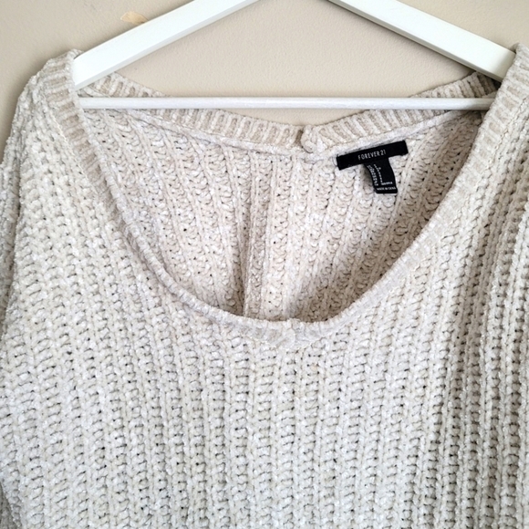 FOREVER 21 Cable Knit Cropped Top Size Small in Off White - Picture 3 of 9